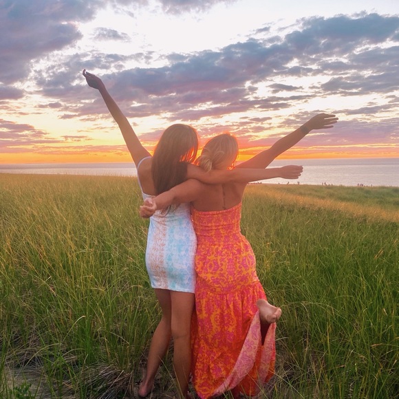 Meet Sarah🌟
——
Closet has Gymshark, Lululemon, Urban, Zara, A&F, and more! - Picture 4 of 7